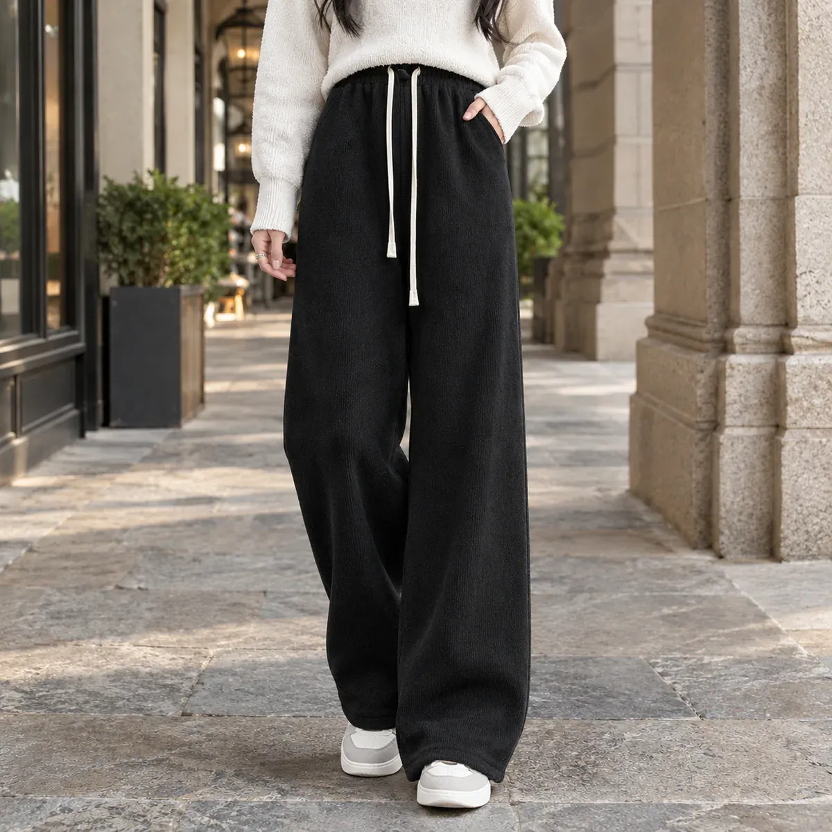 Modesty Wide Leg Pants in Black